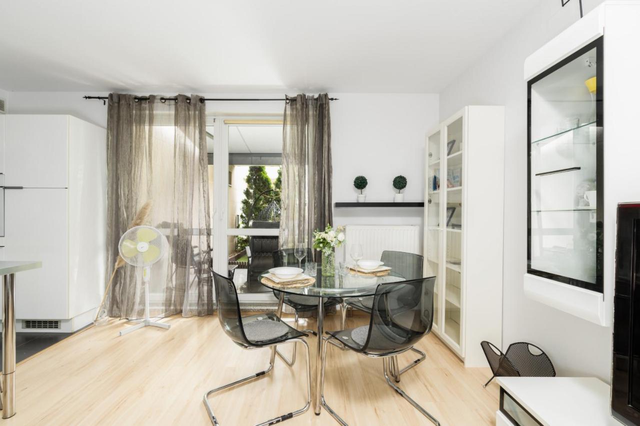 Cozy Apartment Karpia 17 With Terrace In Poznan By Noclegi Renters Экстерьер фото